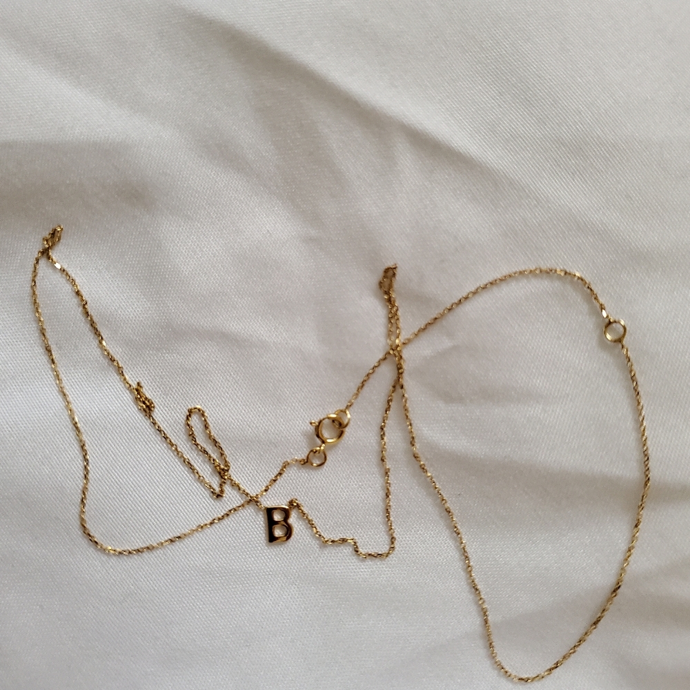 9k/9ct Initial necklace in B
